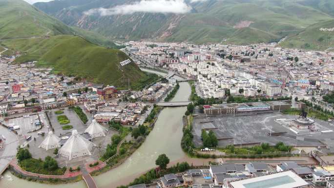 玉树城区航拍