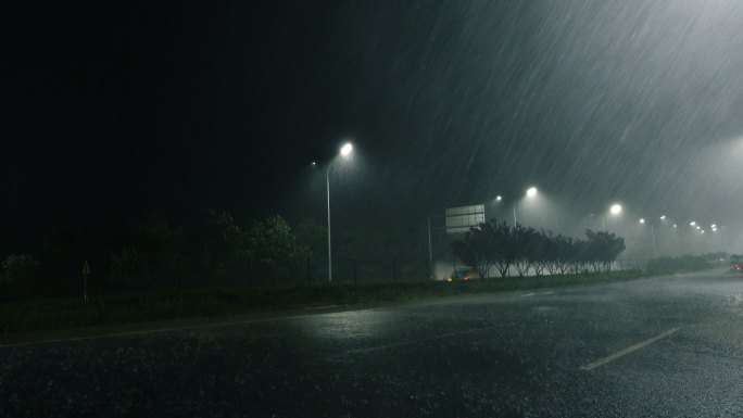 夜间下雨的街道孤独城市生活电源