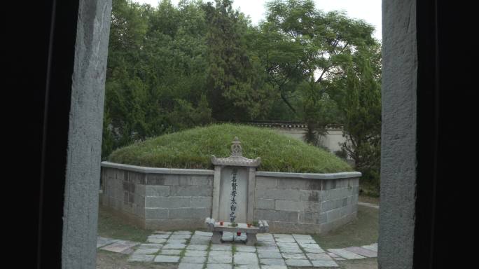 诗仙李白墓地墓碑