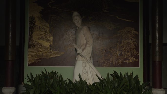 李白手握剑雕像