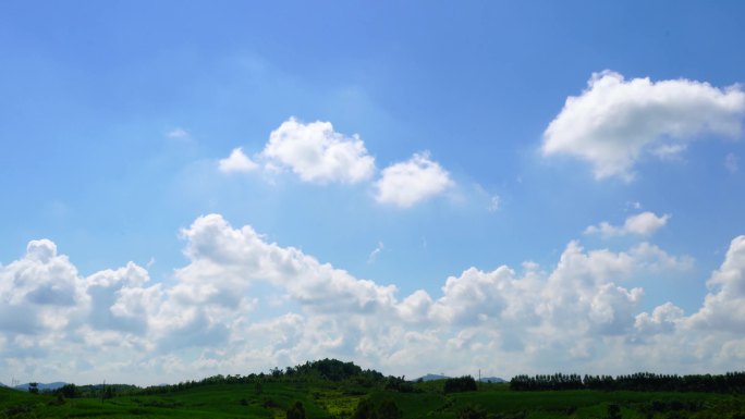 晴朗天空白云飘