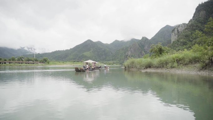 竹筏 游客 溪水 楠溪江  划船 撑船