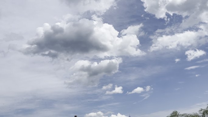 朝鲜族自治州原生态美景蓝天白云隔空飞鸟