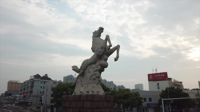 靖江市白马雕塑航拍环绕A006