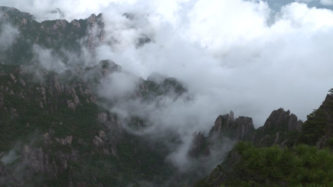 黄山山间仙境般云海