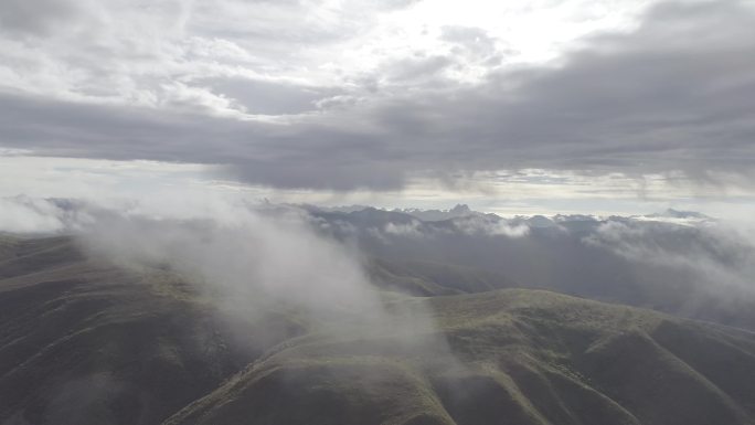 一组云雾山川阳光航拍