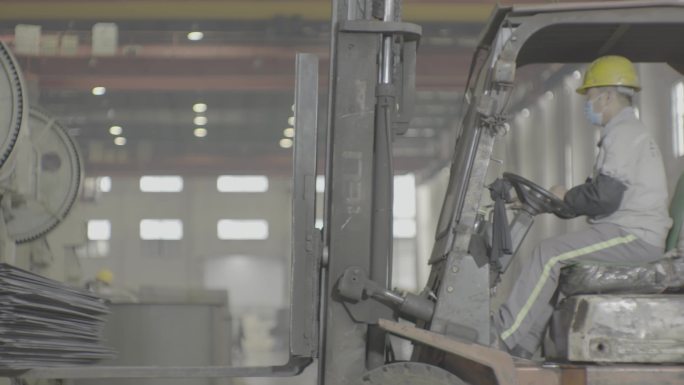 4K工业车间工人大型厂房风机制造