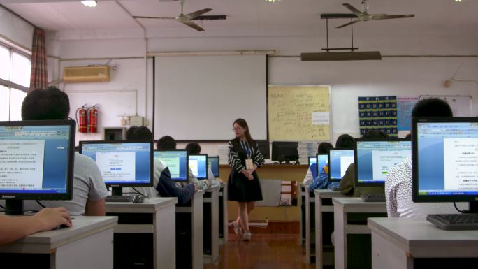 中学生上计算机课 电脑 学习 学校