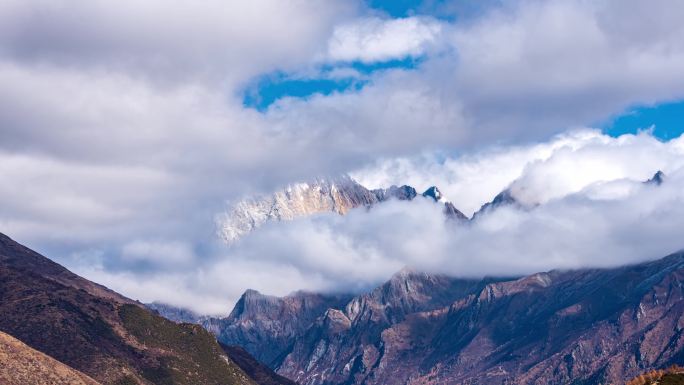 川西四姑娘山幺妹峰峰顶光影延时