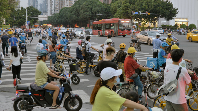 4k十字路口人行道过马路慢镜头