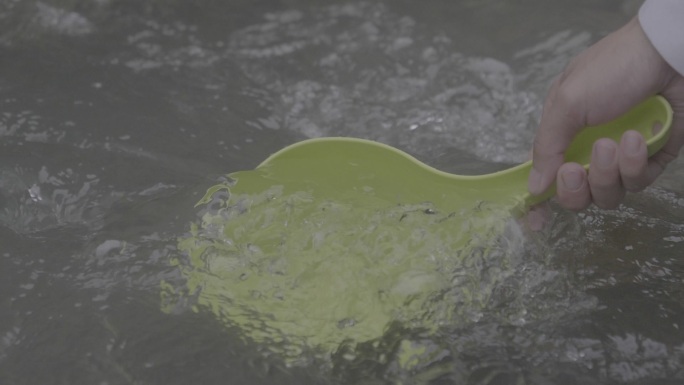 清澈泉水流动   瓢舀  高速拍摄