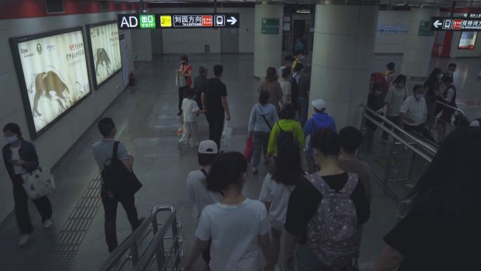 4K地铁站内换乘人群