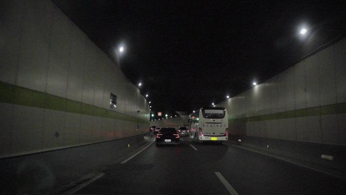 汽车 隧道 急速 驾驶 行驶 回家 归途