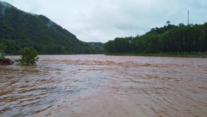 洪水 附赠山区小河沟