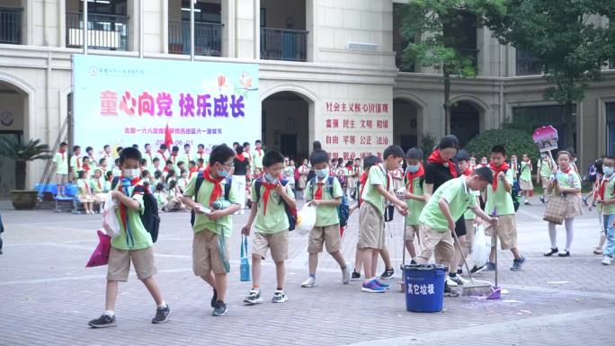 小学生放学离校