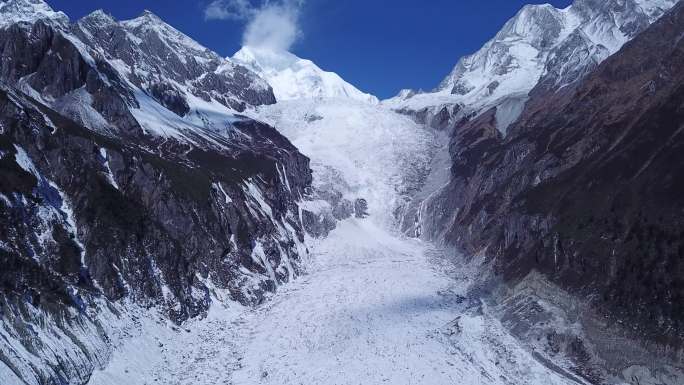 贡嘎雪山主峰海螺沟冰川航拍空镜