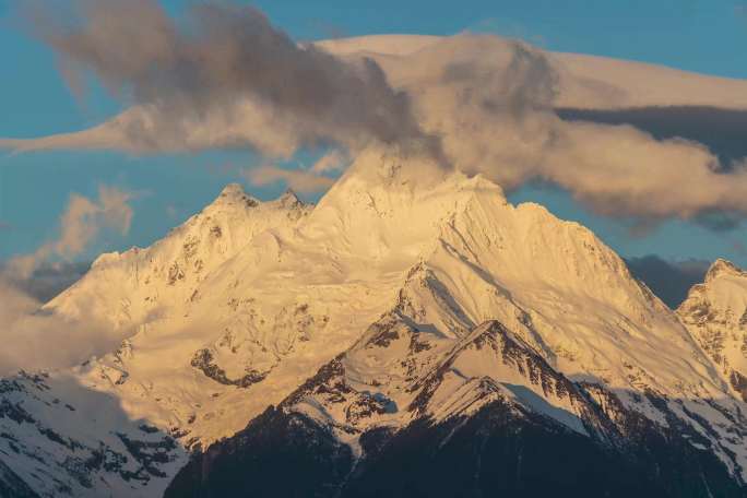 梅里雪山日照金山8K延时摄影超清
