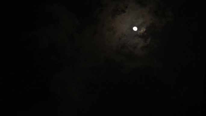 天上月亮
