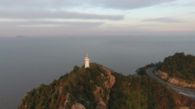 玉环大麦屿龙湾村环岛路海边灯塔环绕航拍