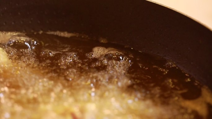 油锅炸鱼块 (4)