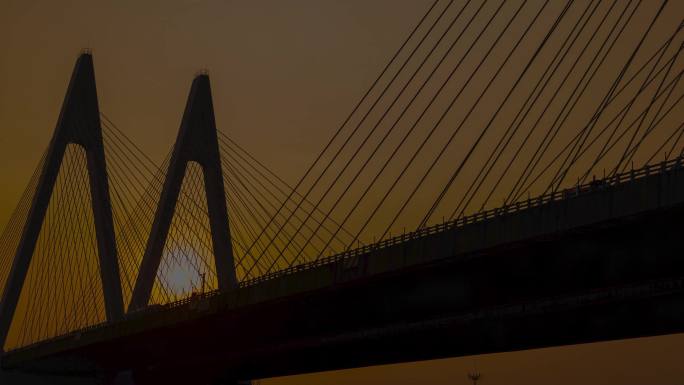 佛山顺德、广州南沙水道晨曦中的江桥