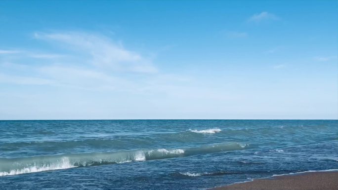 海边蓝色波浪涌动