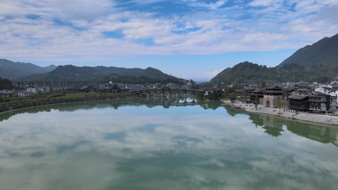 航拍濯水古镇风雨廊桥全景航拍中景