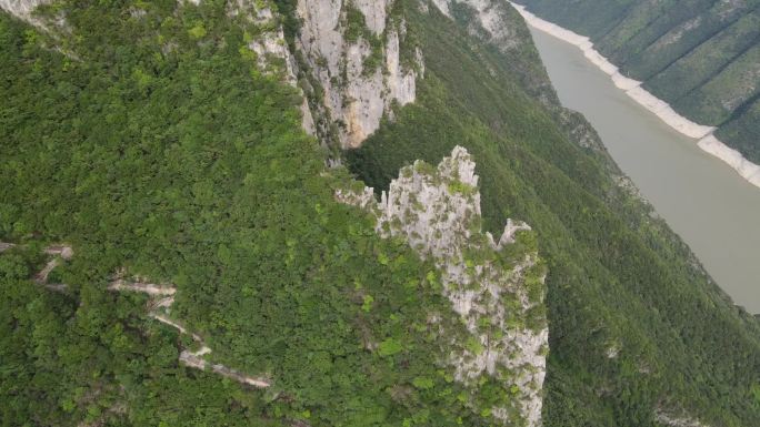 航拍重庆巫山5A景区神女峰