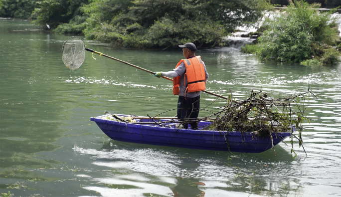 清理河道 保护水源 河道治理 环境保护者