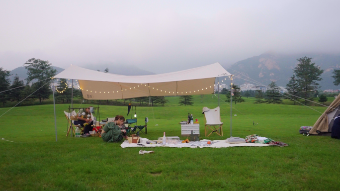 露营帐篷-夏天户外公园野餐取餐