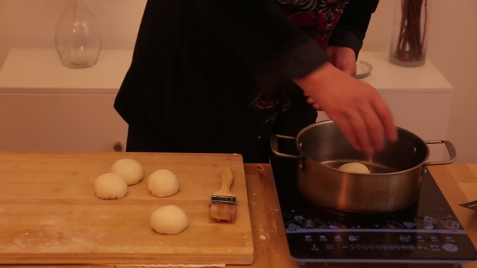 平底锅烙门钉肉饼 (4)