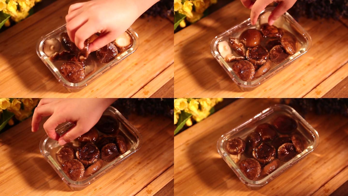 饭盒水发香菇 (2)