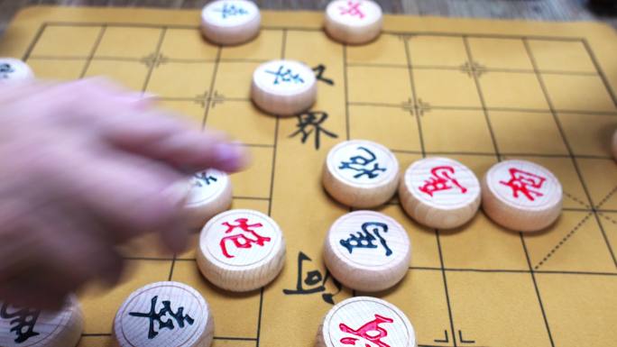 老人下象棋