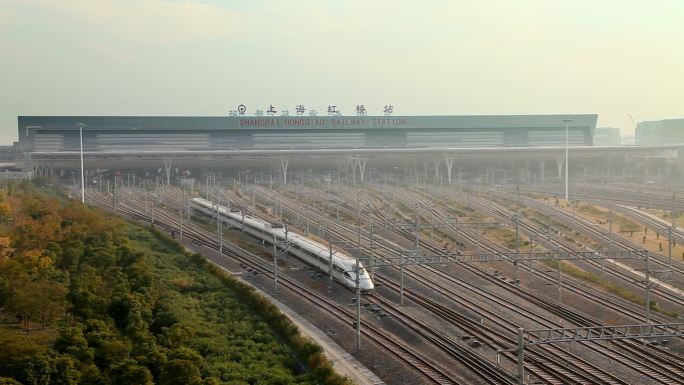 高铁 上海虹桥站 火车 出站 外景