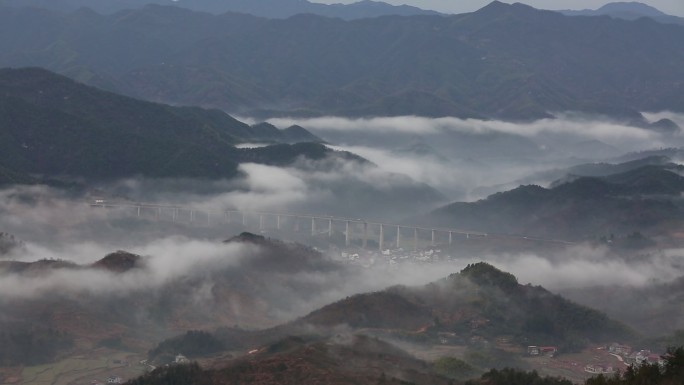 浙江高速穿过山区云雾云海漂亮原素材