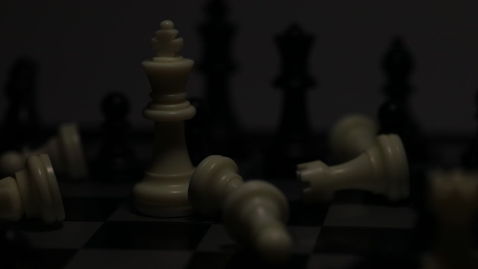 国际象棋棋子光影明暗变化