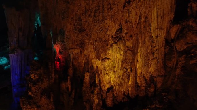 斑斓岩洞-自然壮丽