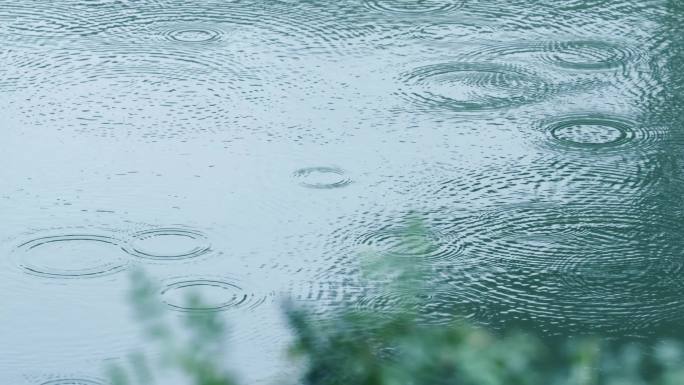 秋雨雨季-湖面涟漪-雨滴伤感心情