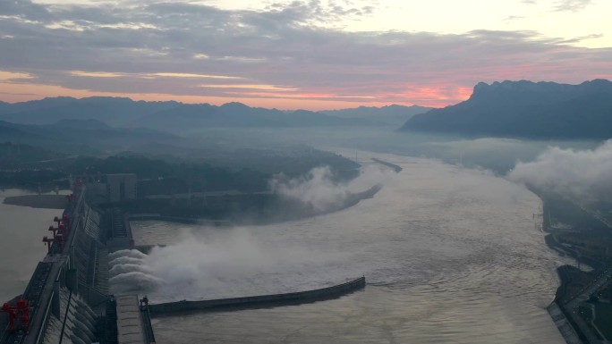 三峡泄洪