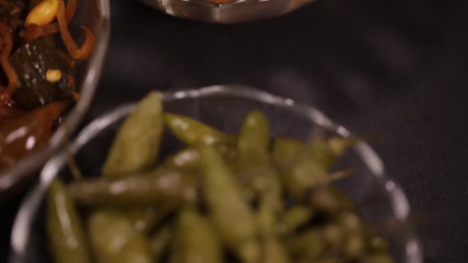 玻璃碗装各种榨菜咸菜 (9)