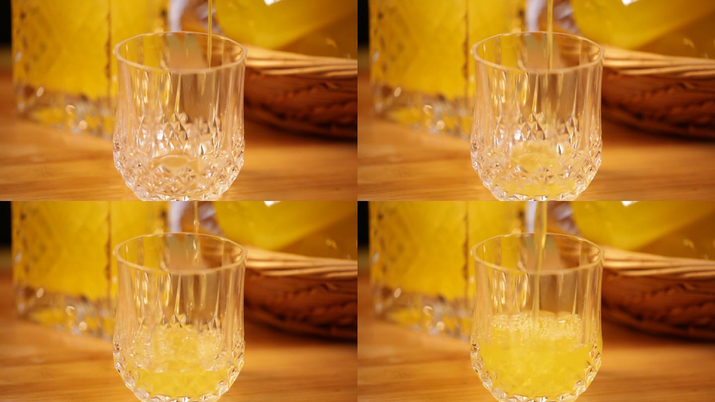 透明玻璃瓶装黄色果汁 (7)