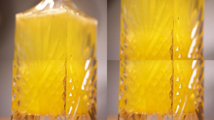 透明玻璃瓶装黄色果汁 (2)