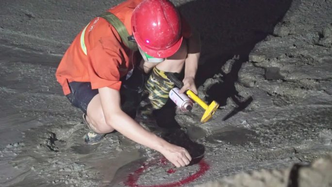 【原创】道路铺设隧道测量安全建设桥梁施工