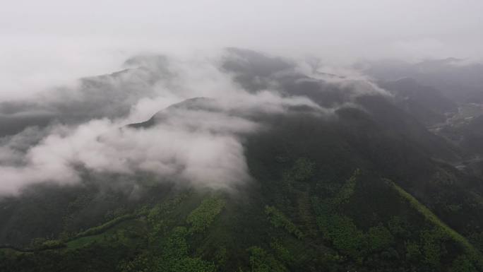 4k航拍震撼富阳龙鳞坝雨后云雾