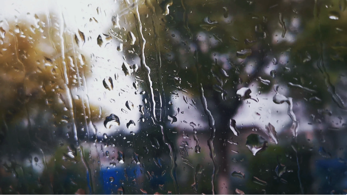 回家 火车 高铁 下雨