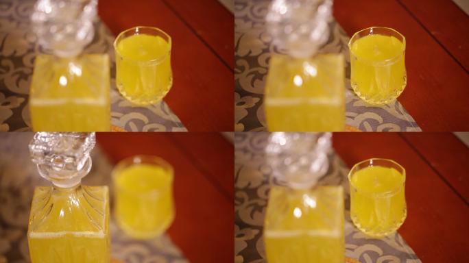 透明玻璃瓶装黄色果汁 (6)