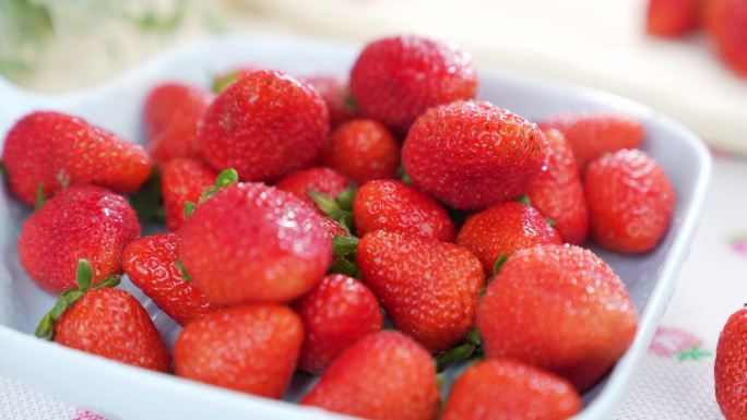丰富维生素C新鲜水果草莓4k