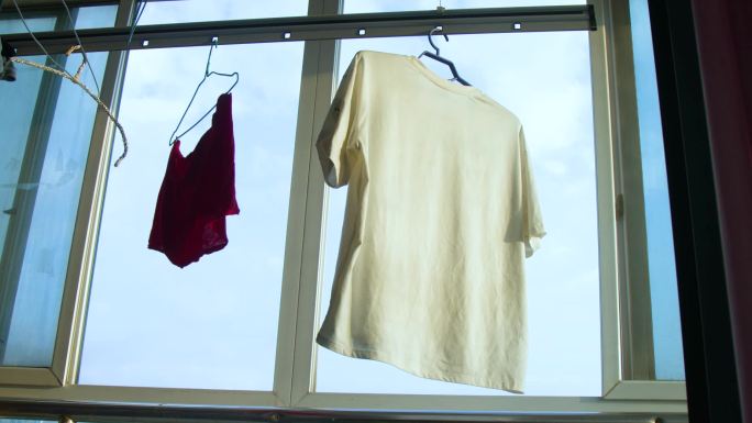 阳台晾晒衣服