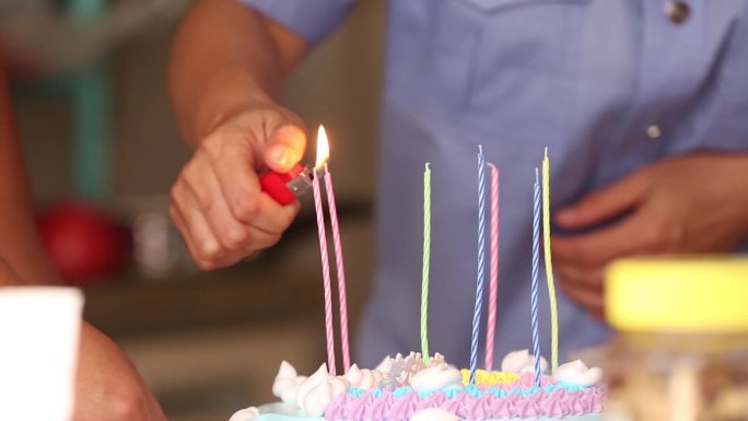 过生日 生日蛋糕 点蜡烛
