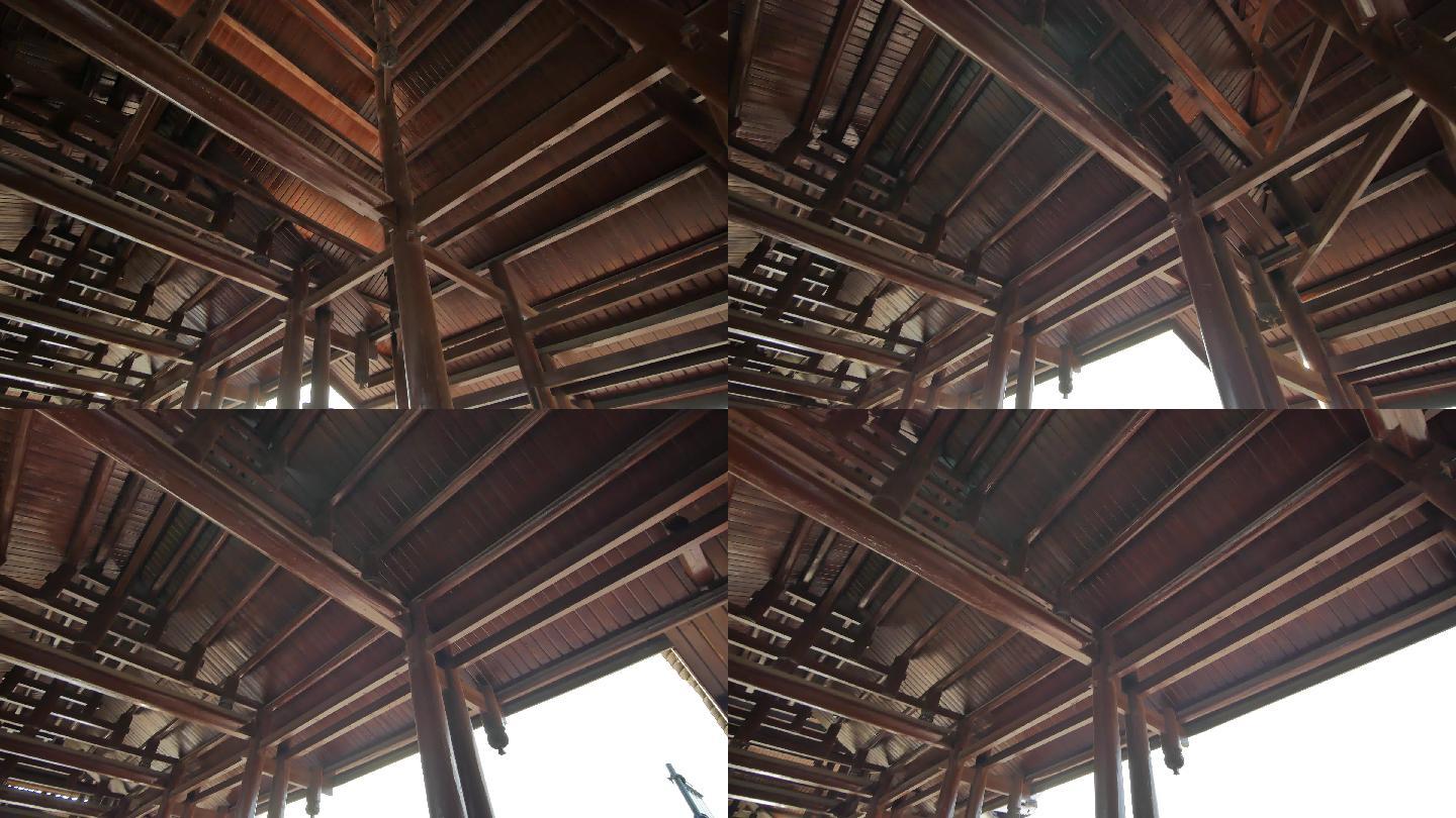 广西侗寨风雨桥内部屋顶榫卯结构